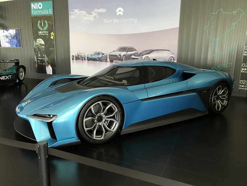 O NIO EP9 em exibição em uma mostra.